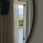 Ξενοδοχείο με διαμερίσματα Lithies Sea View Boutique 4*